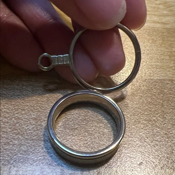 Elegant Silver Men's Ring Size 11 - Picture 6 of 7